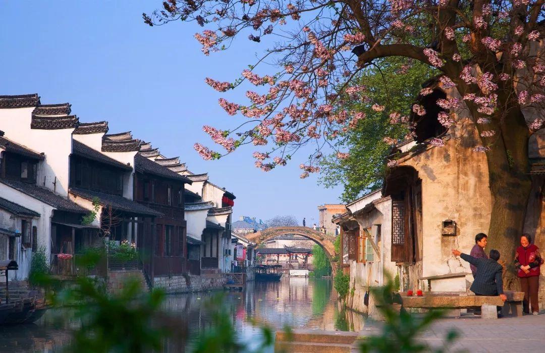小球进黑洞